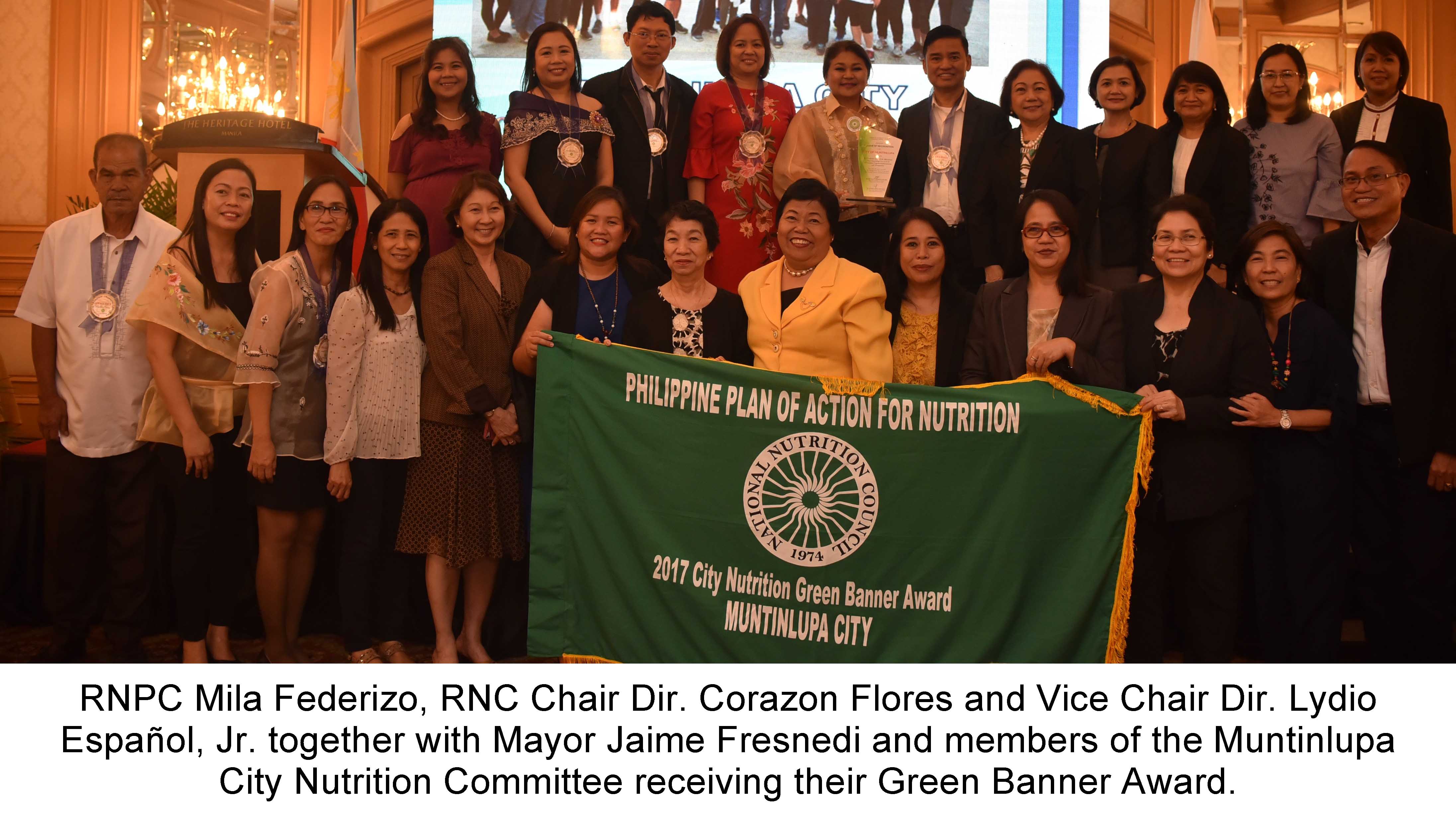 RNPC Mila Federizo, RNC Chair Dir. Corazon Flores and Vice Chair Dir. Lydio Español, Jr. together with Mayor Jaime Fresnedi and members of the Muntinlupa City Nutrition Committee receiving their Green Banner Award.
