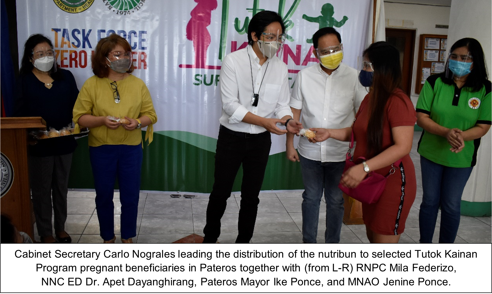 Cabinet Secretary Carlo Nograles leading the distribution of the nutribun to selected Tutok Kainan Program pregnant beneficiaries in Pateros together with (from L-R) RNPC Mila Federizo,  NNC ED Dr. Apet Dayanghirang, Pateros Mayor Ike Ponce, and MNAO Jenine Ponce.