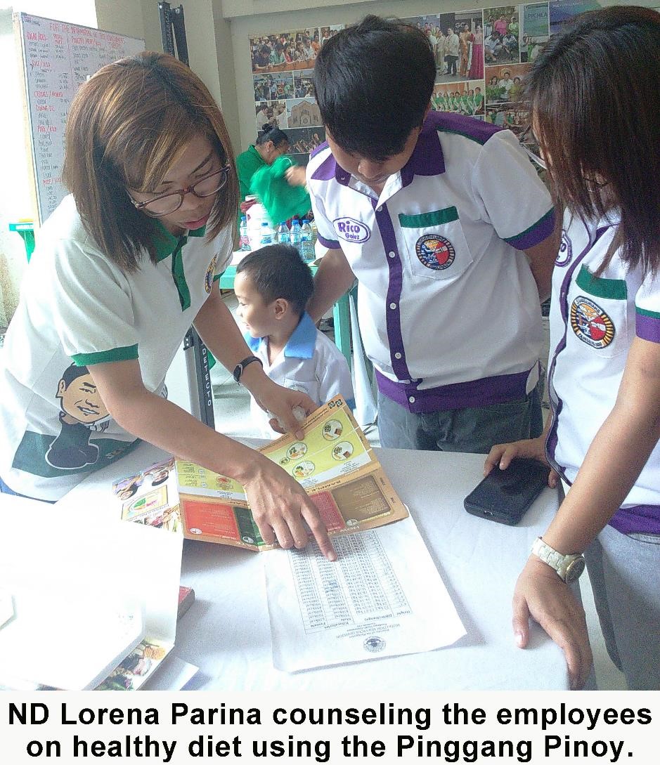 ND Lorena Parina counseling the employees on healthy diet using the Pinggang Pinoy
