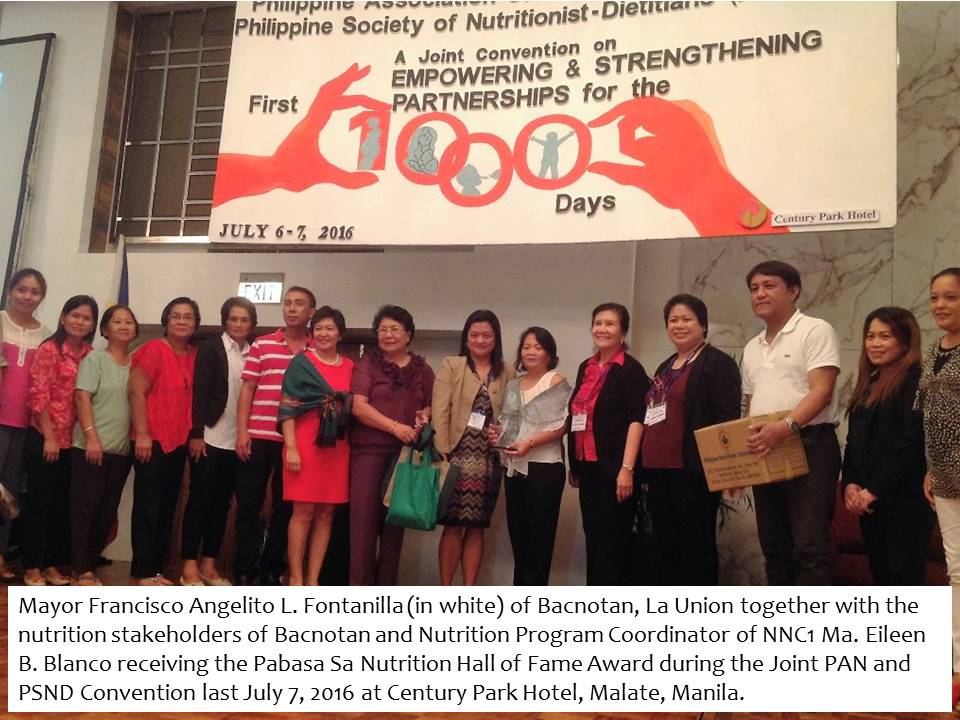 Mayor Francisco Angelito L. Fontanilla (in white) of Bacnotan, La Union together with the nutrition stakeholders of Bacnotan and Nutrition Program Coordinator of NNC1 Ma. Eileen B. Blanco receiving the Pabasa Sa Nutrition Hall of Fame Award during the Joint PAN and PSND Convention last July 7, 2016 at Century Park Hotel, Malate, Manila.