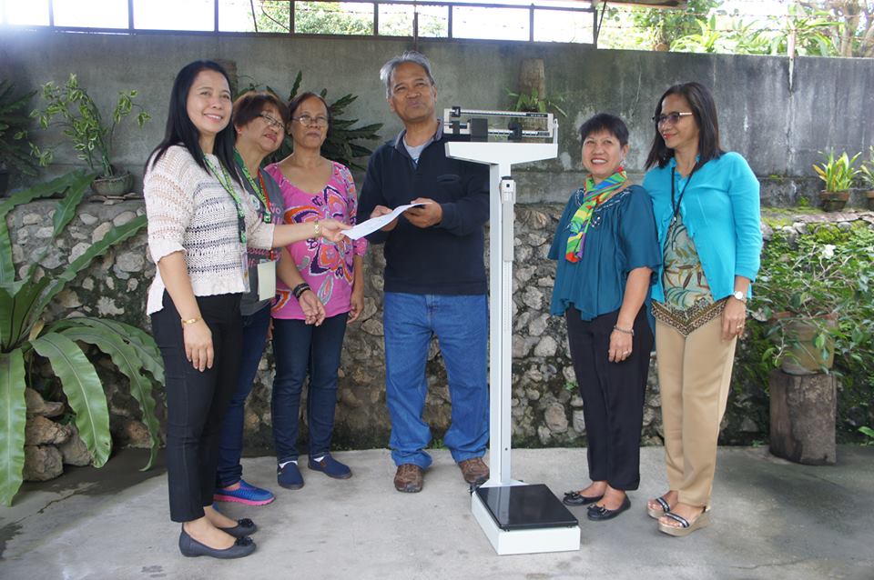 PNC Nueva Vizcaya handing over the weighing Scale to TFF