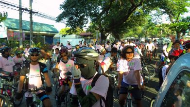 Participants to the cycling activity Padyak para kay Baby at Nanay